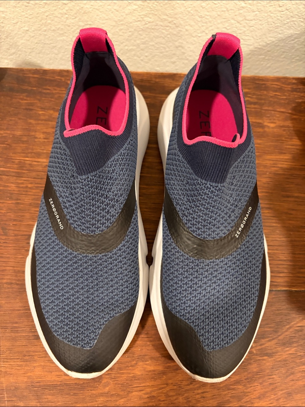 ZEROGRAND Knit Slip-On Sneakers in Navy with Pink Accents
